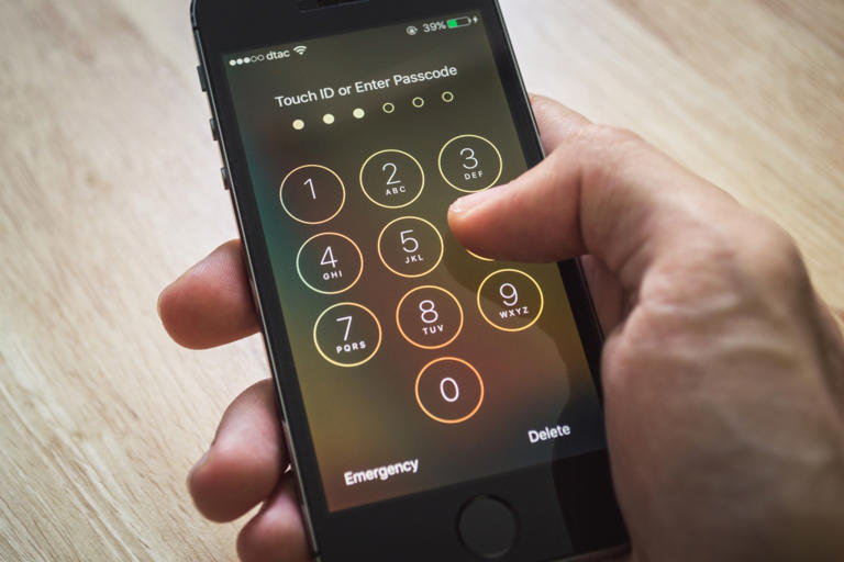 GhostTouch’ Security Warning: Beware If Your Phone Unlocks Itself, You Could Be Hacked