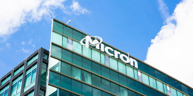 “East Meets West: Micron’s Billion-Dollar Boost from Japan Paves the Path to Next-Gen Chips”