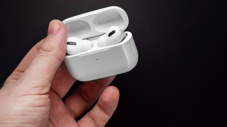 Staying in Sync Mastering the Art of Keeping Your Apple AirPods in Tune with the Latest Firmware